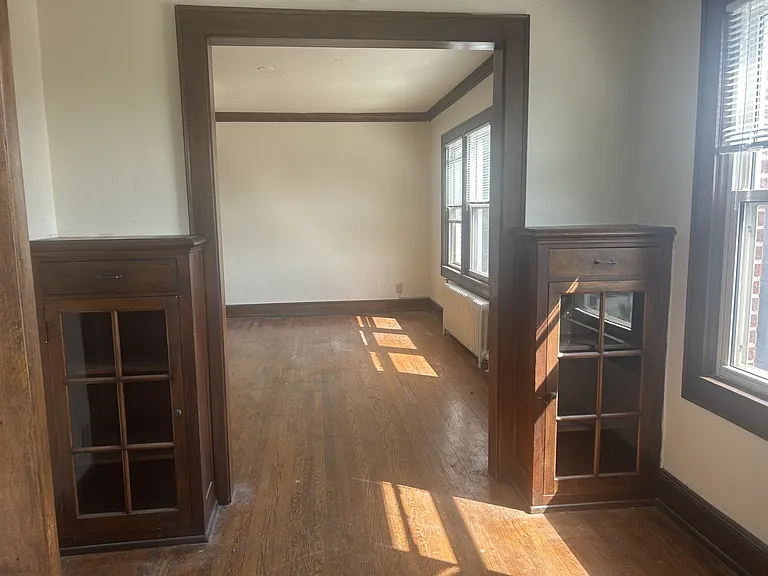 1 Bedroom (Dinning Nook)(East End Unit)