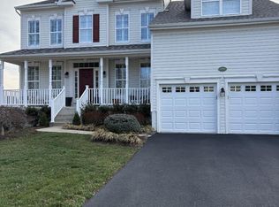 17652 Marbury St, Round Hill, VA 20141