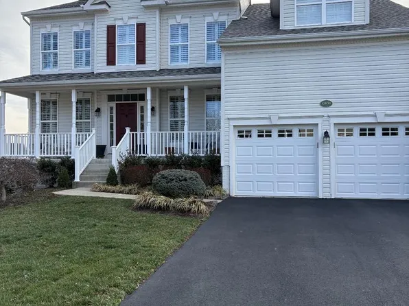 17652 Marbury St, Round Hill, VA 20141