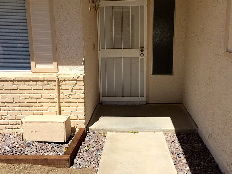 425 Peg St — Photo 3