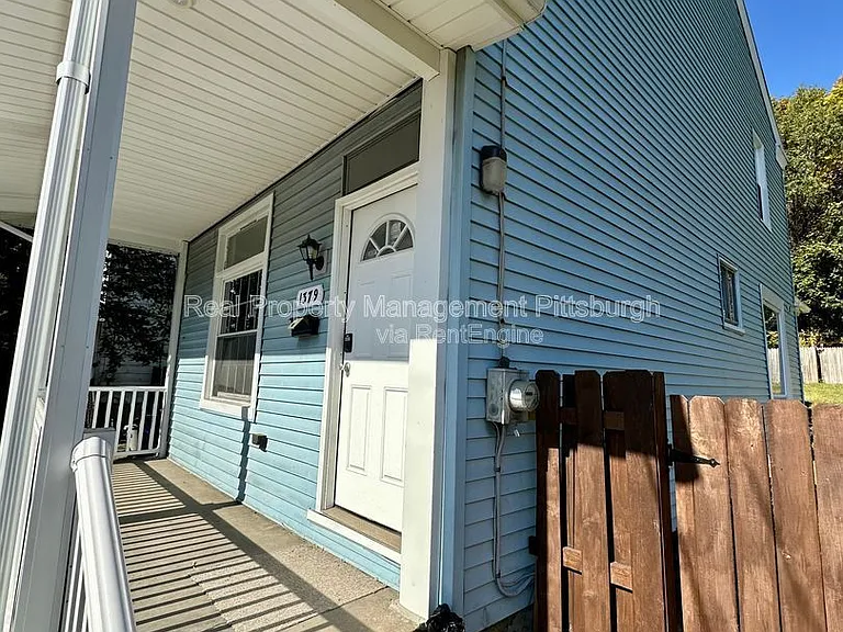 1379 Paulson Ave — Photo 2