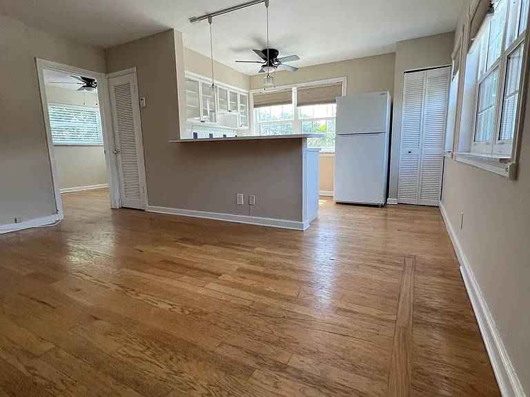 1231 SE 1st St #14 — Photo 3