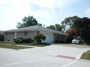 21980 Kelly Rd, Eastpointe, MI 48021