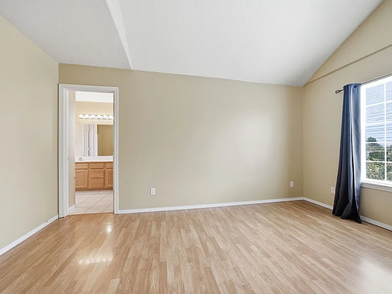 1499 NE Birkshire Ct — Photo 17
