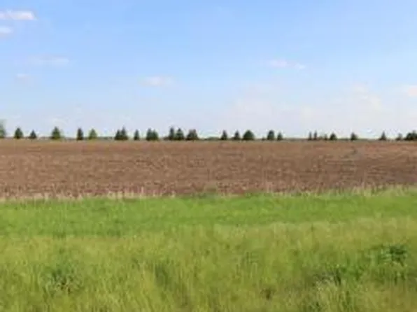 35818 Sharon Prairie Dr, Le Sueur, MN 56058