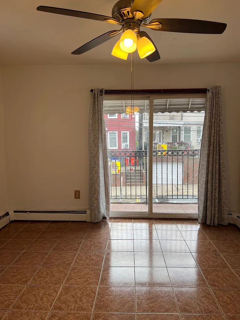 Building Photo - 312-14 4th St #2