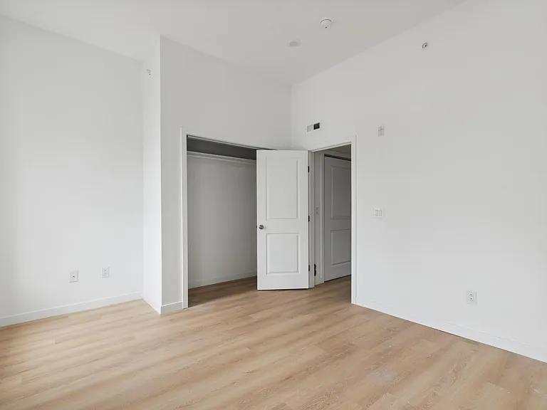 5102 Arch St — Photo 7