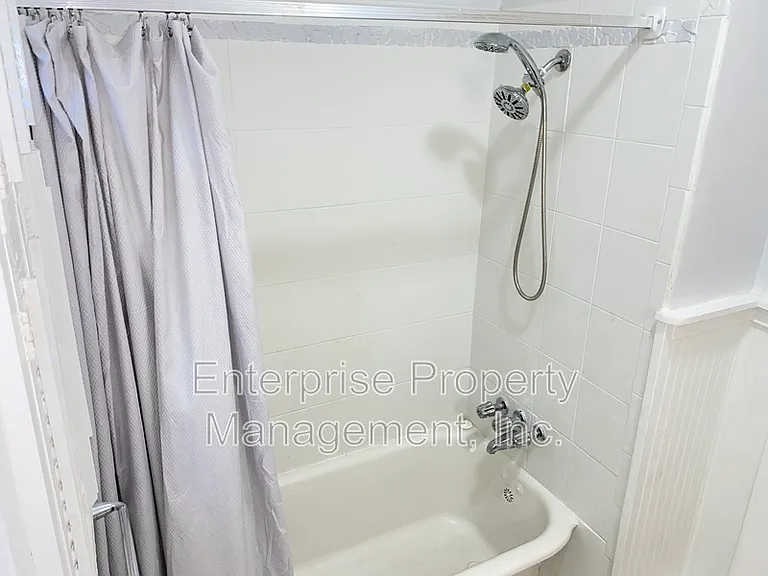 414 N Willett St — Photo 27