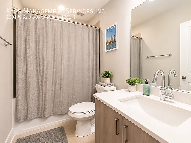 1201 W Addison St #1 — Photo 11