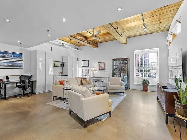 35 Riverwalk Way Unit 121, Lowell, MA 01854