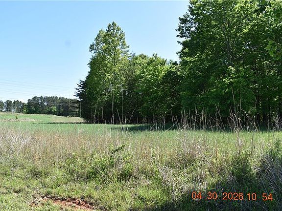 3rd image of 843 Renn Rd
