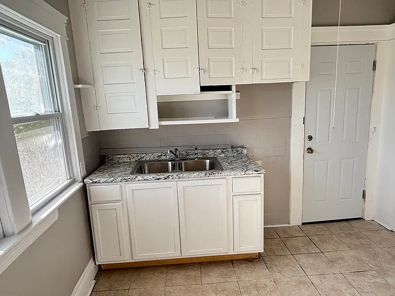 1278 E 115th St #2 — Photo 5