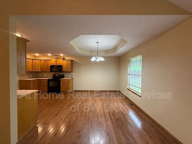 1082 Daisy Falls Dr — Photo 3