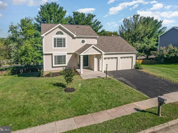 12517 Misty Water Dr, Herndon, VA 20170