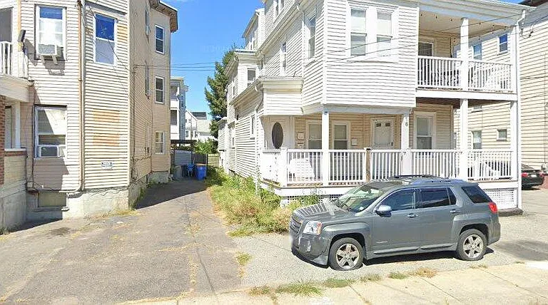 16-18 Waveway Ave #1 — Photo 1