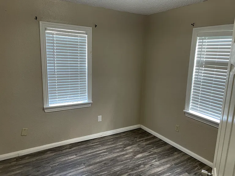 2746 SW I Ave — Photo 8