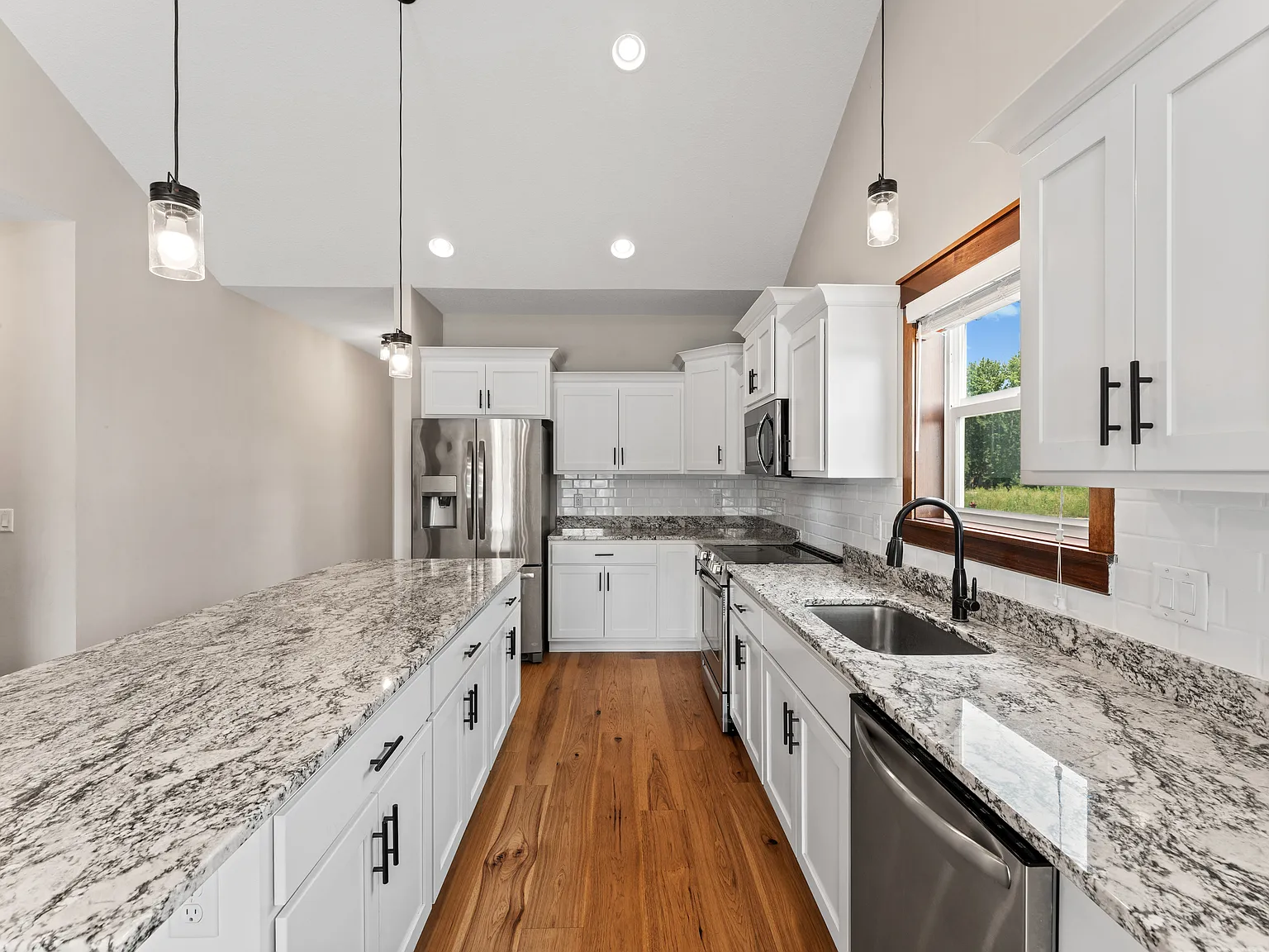 5 bed, 3195 sqft, $3,795 — Photo 4