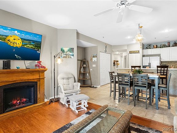 3rd image of 138 Oak Harbor Dr Unit 4B