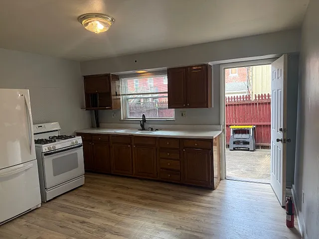 214 Edmond St — Photo 4