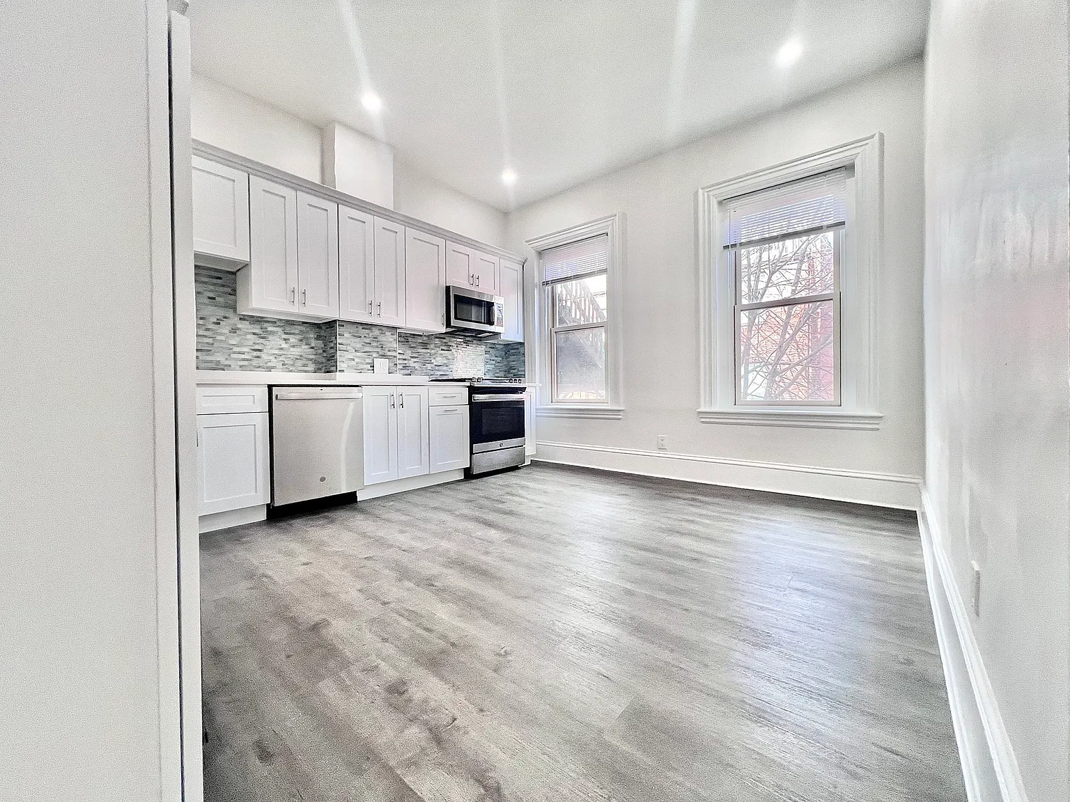 57 Fort Ave — Photo 3