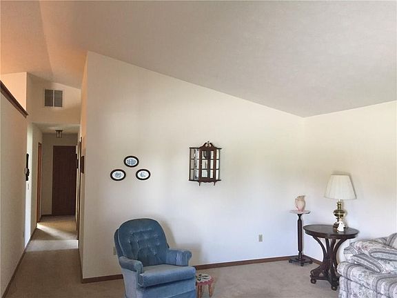 3rd image of 951 Calmer Ernst Blvd