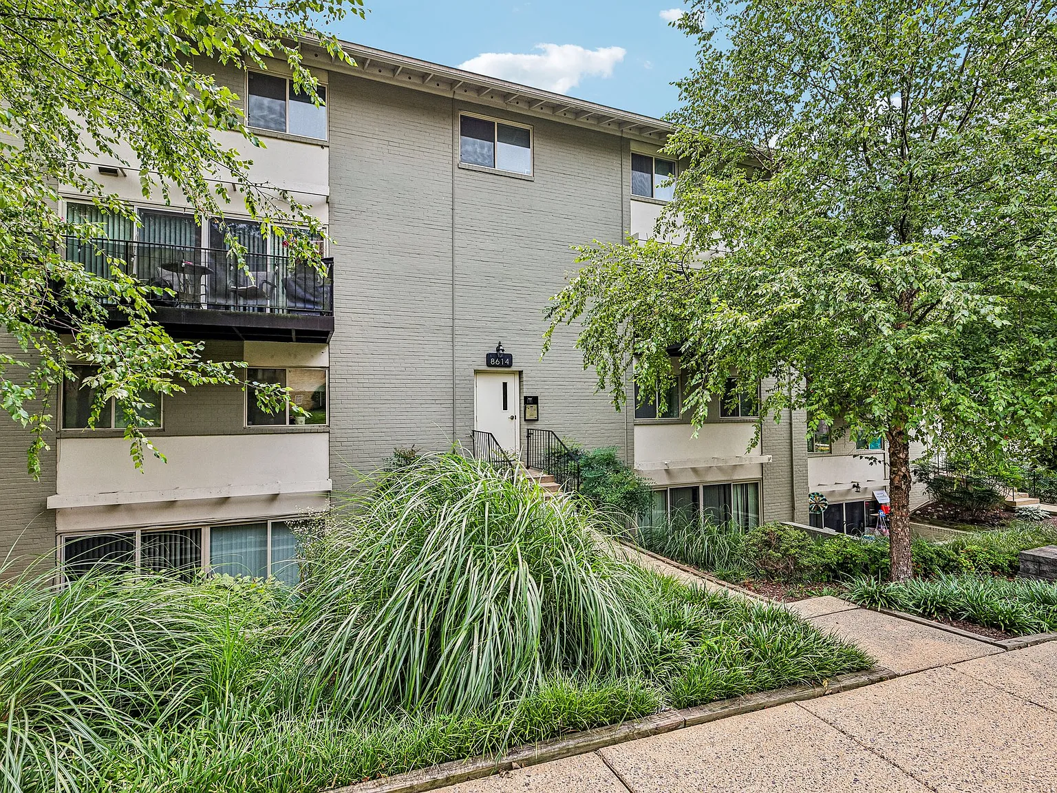 2 bed, 1.5 bath, 1052 sqft, $2,150 — Photo 1