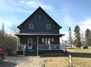 210 3rd Ave SE, New Rockford, ND 58356