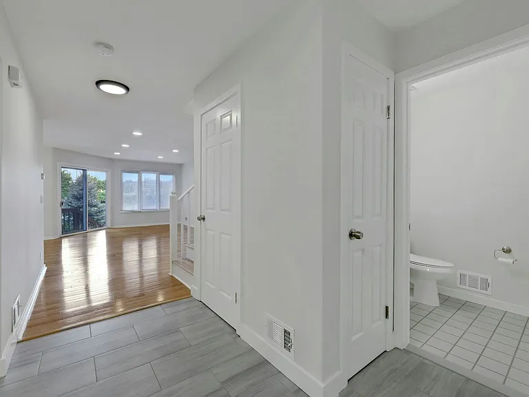 35 Reagan Way — Photo 11