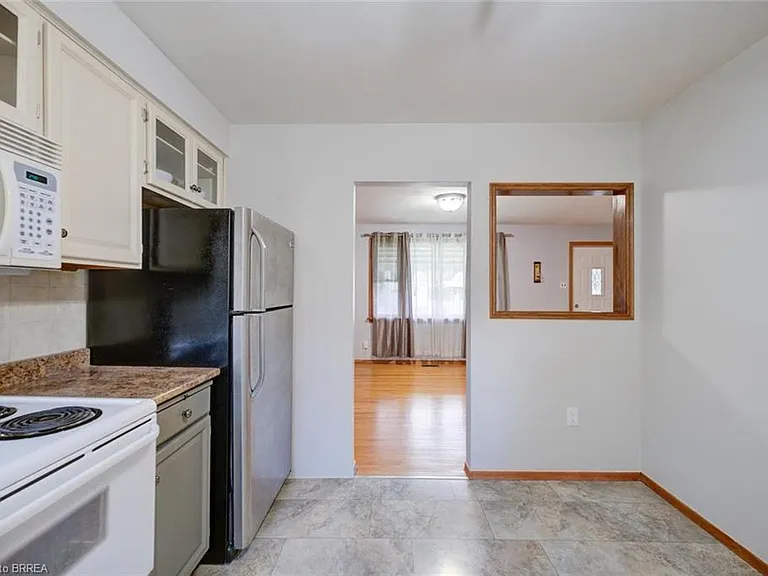 56 Avondale St — Photo 13
