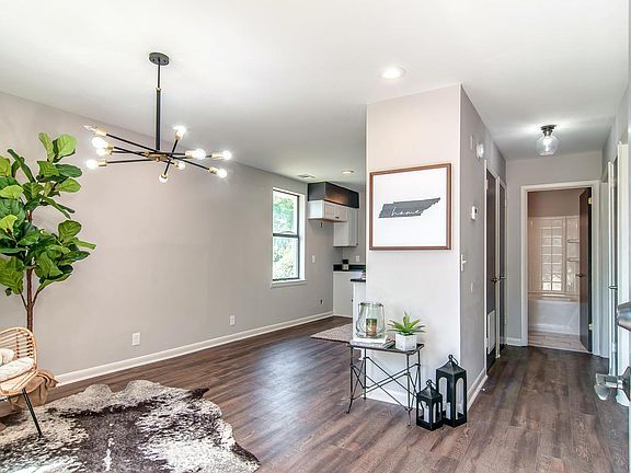 This property is just right! Not too big and not too small....but with everything you need, including a great location/proximity to downtown.