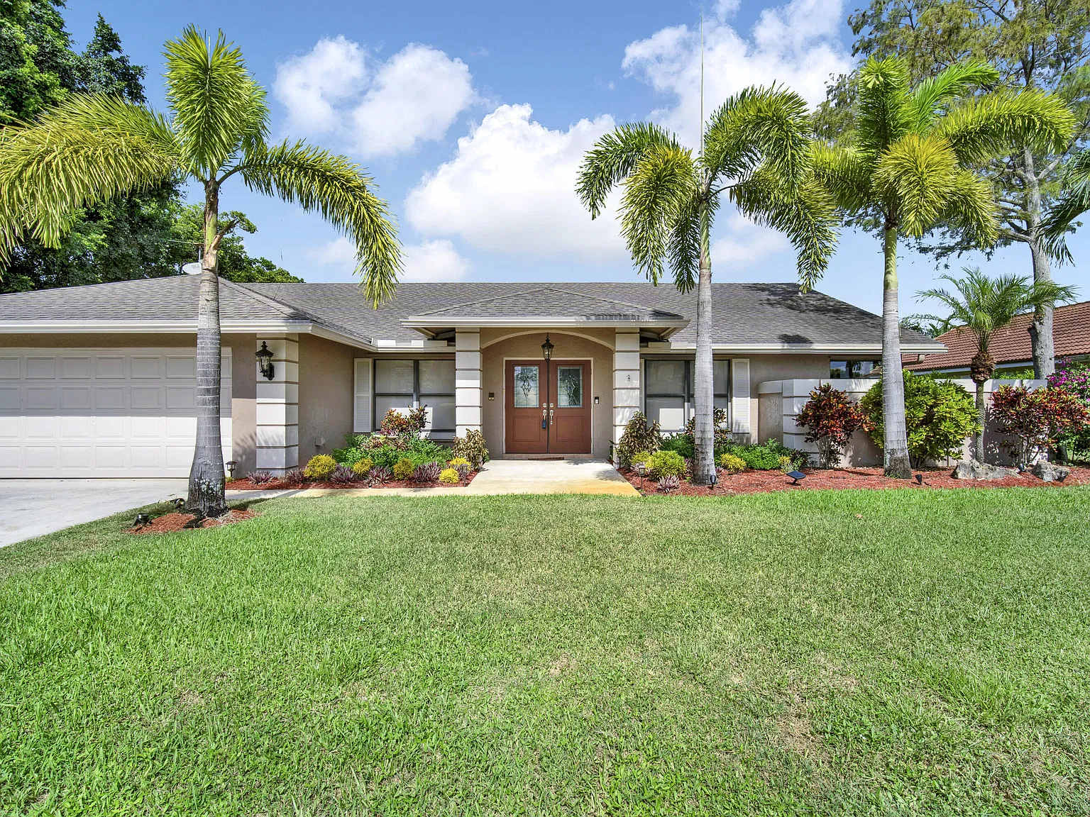 4 bed, 2.0 bath, 2530 sqft, $5,000 — Photo 1
