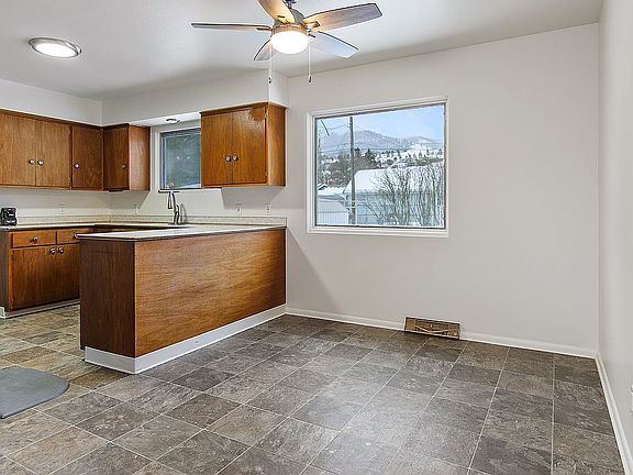 5th image of 127 Arrowhead Dr