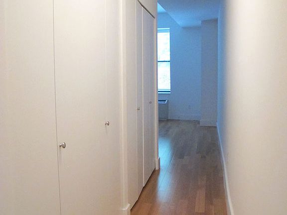 4th image of 99 John St APT 404