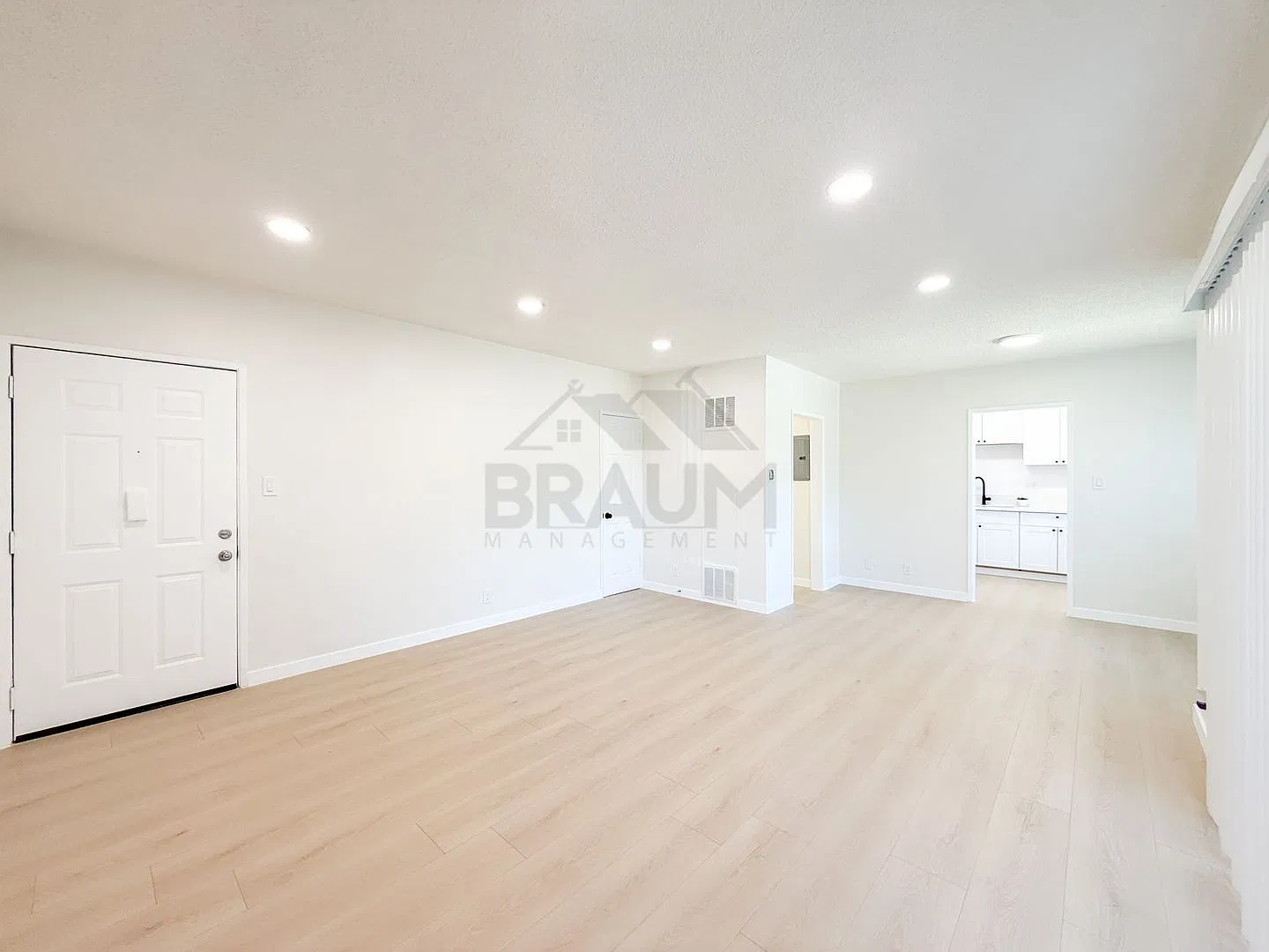SEPULVEDA — Photo 3