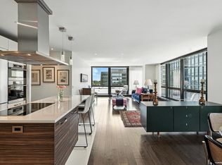 2 Westmount Sq #302, Montreal, QC H3Z1P2