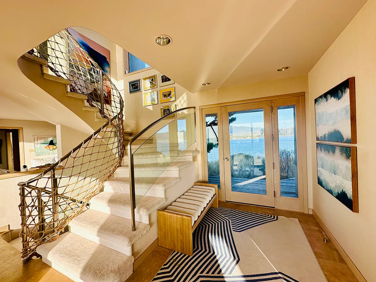 Building Photo - Salishan Dr