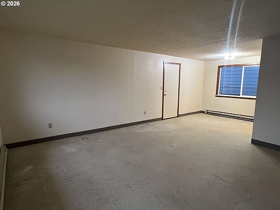 3rd image of 9818 SE Clackamas Rd