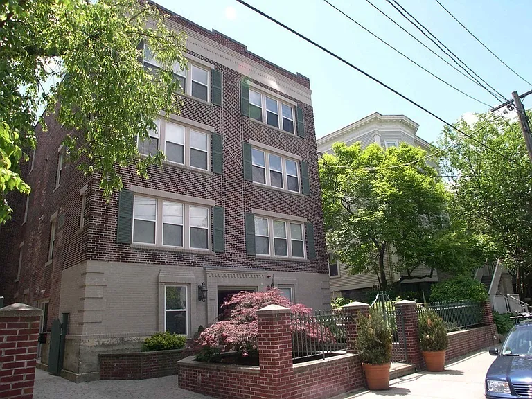 30 Upland Rd #14 — Photo 1