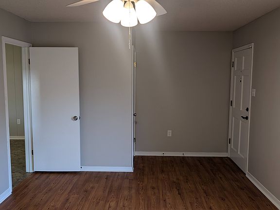 Flex Room Entry from Front Door. Could use as an office, dining room, play room, bedroom or formal living.