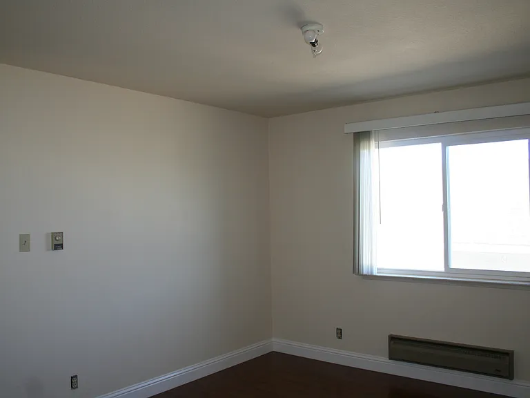 411 Commercial Ave #A — Photo 8