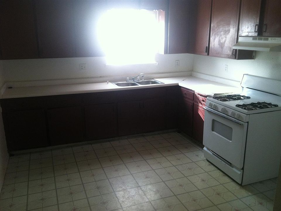 2nd image of 119 W Sweet Ave