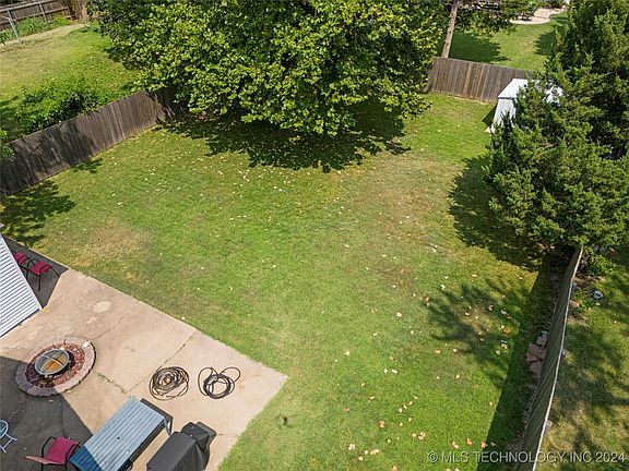 5th image of 1741 S Knoxville Ave