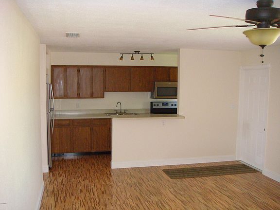 5th image of 302 E Lincoln Ave #13
