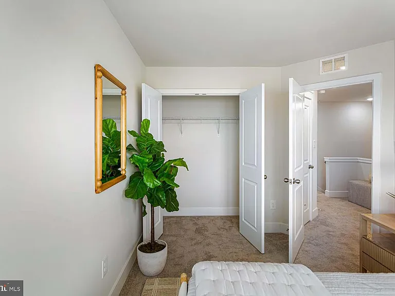 207 Matilda — Photo 22