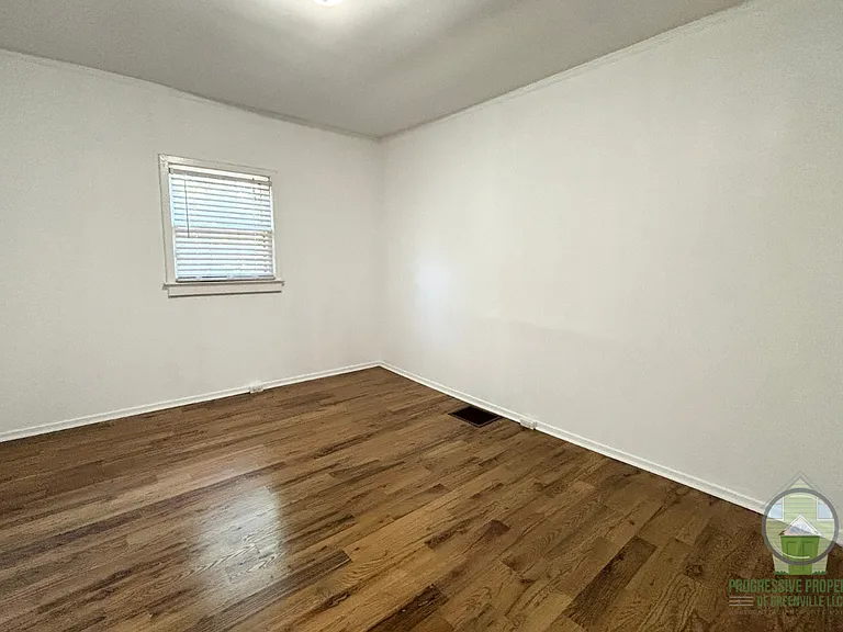 109 Buist Ave — Photo 10