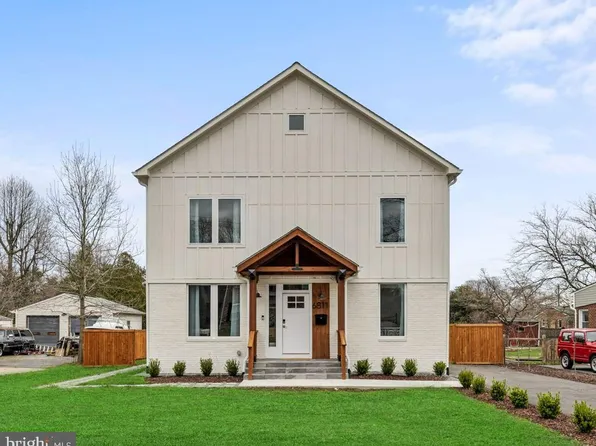 6811 Smithway Dr, Alexandria, VA 22307