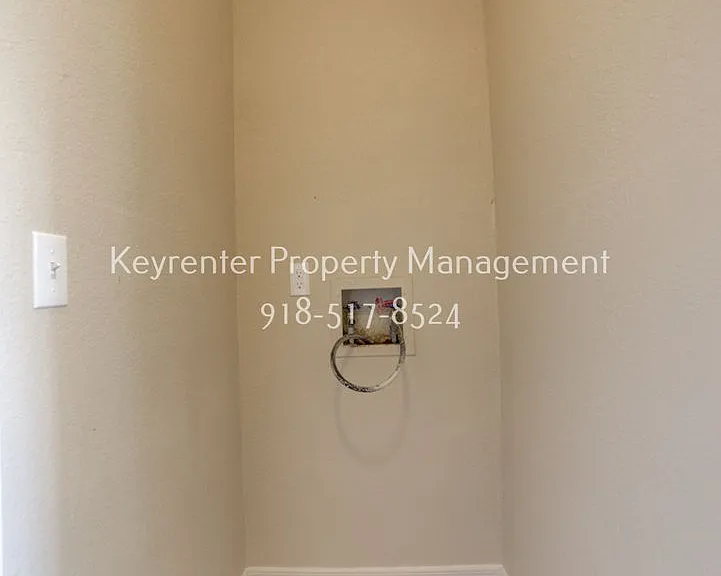 S 79th E Ave Duplex — Photo 31