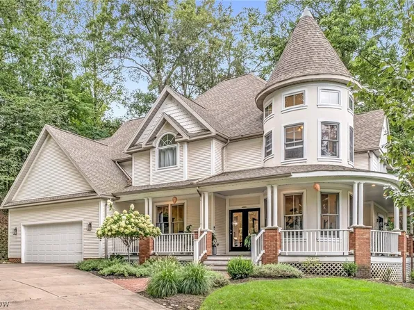 8851 Spring Valley Dr, Broadview Heights, OH 44147