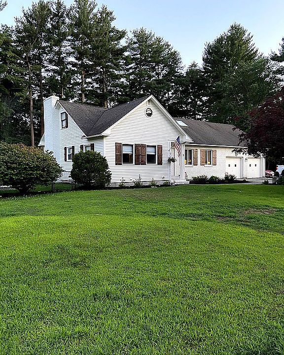 1st image of 9 Meadowlark Dr