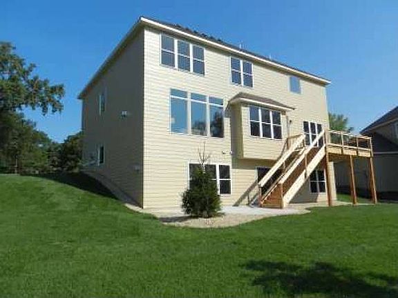 3rd image of 890 Woodland Dr